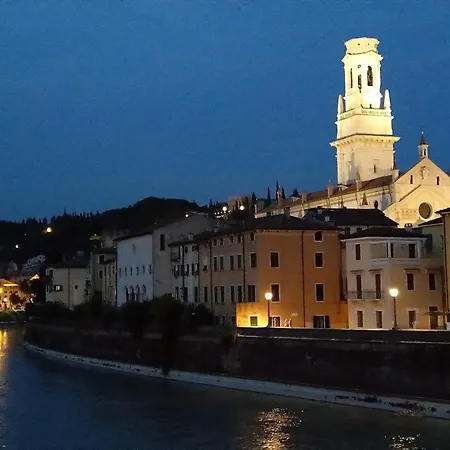 Apartman Across The River And Into The Trees Verona