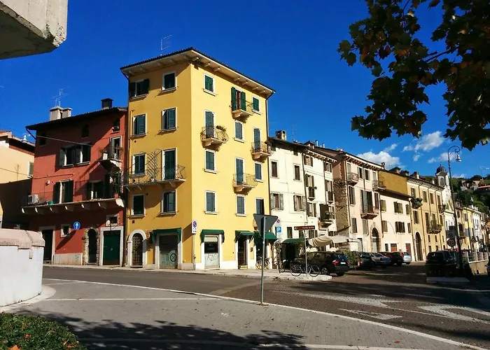 Apartman Across The River And Into The Trees *