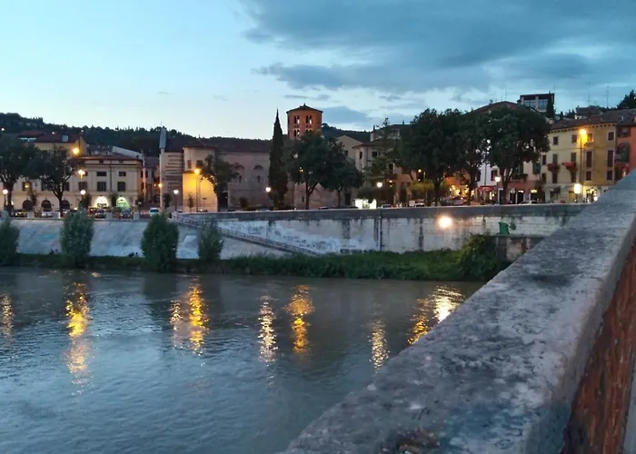 Across The River And Into The Trees 아파트