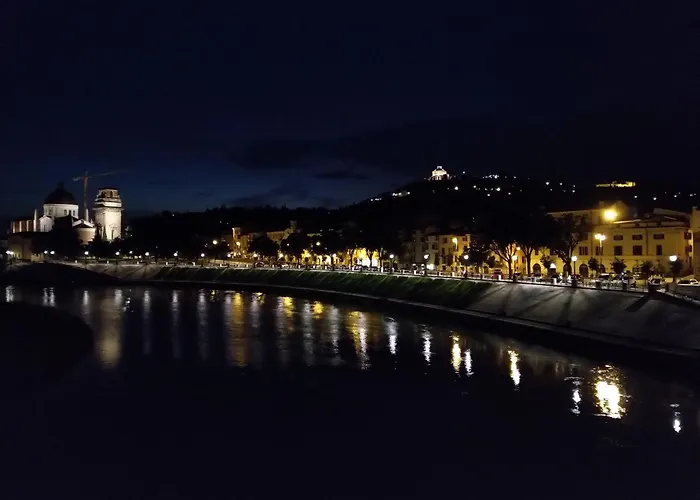 Across The River And Into The Trees 아파트