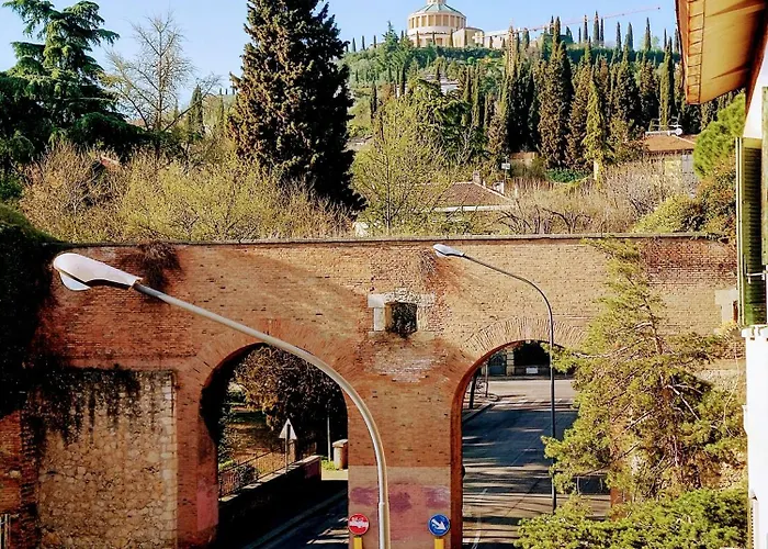 Across The River And Into The Trees 아파트