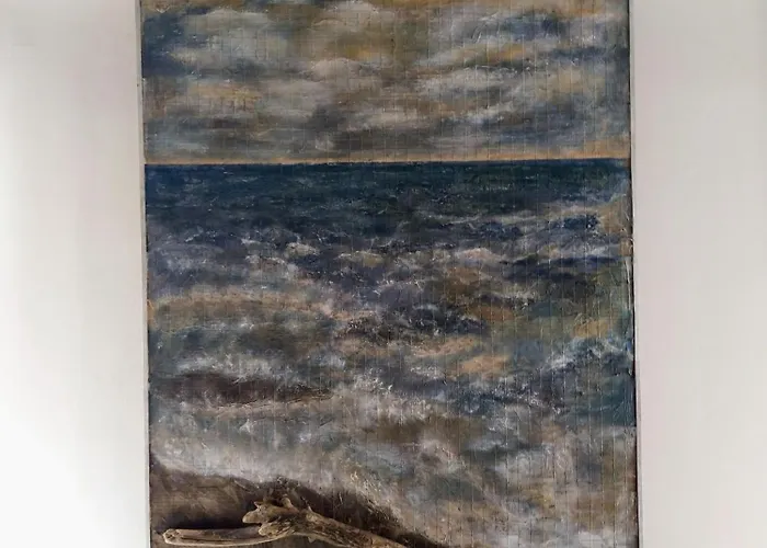 아파트 Across The River And Into The Trees