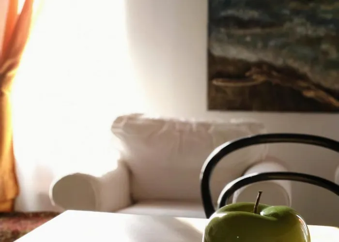 아파트 Across The River And Into The Trees