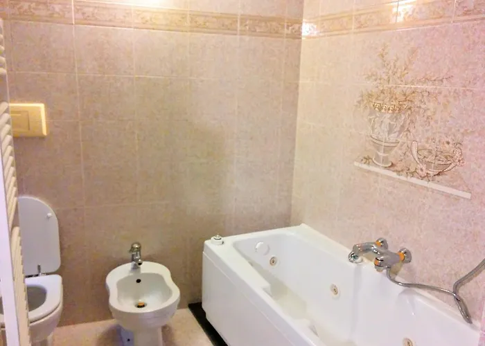 아파트 Across The River And Into The Trees *