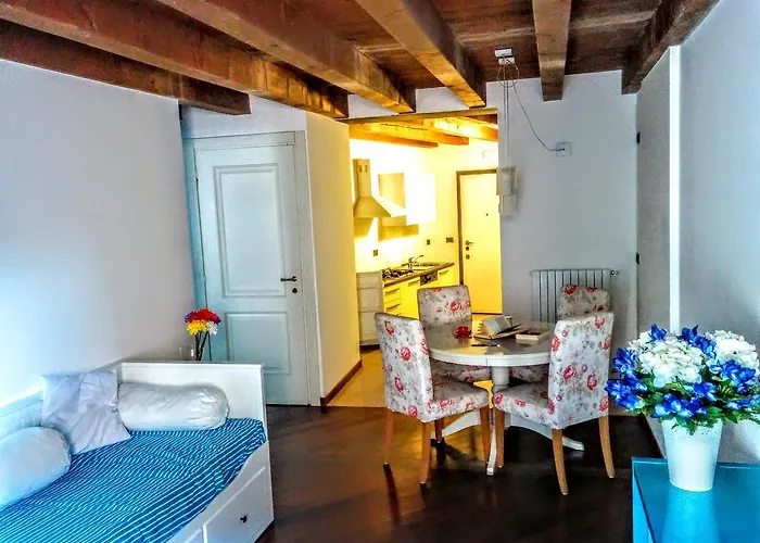 아파트 Across The River And Into The Trees 베로나