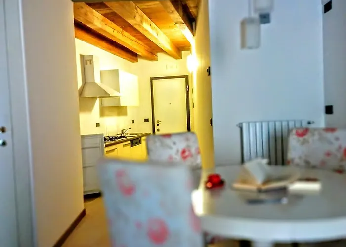 Across The River And Into The Trees 아파트