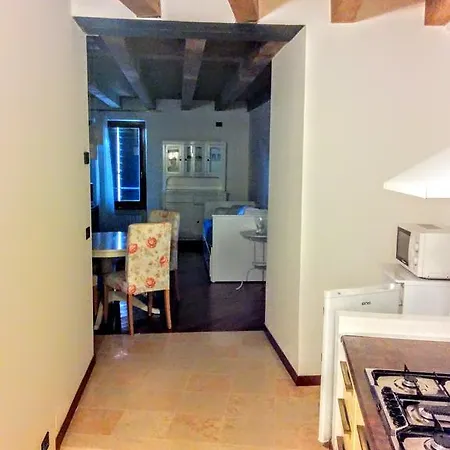 Across The River And Into The Trees * Βερόνα