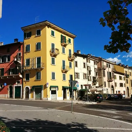 Διαμέρισμα Across The River And Into The Trees *