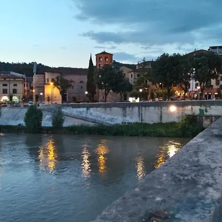 Across The River And Into The Trees Lejlighed