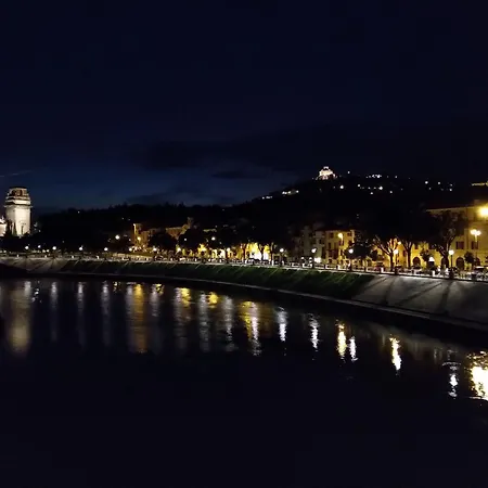 Across The River And Into The Trees Διαμέρισμα