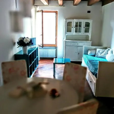 Apartament Across The River And Into The Trees *