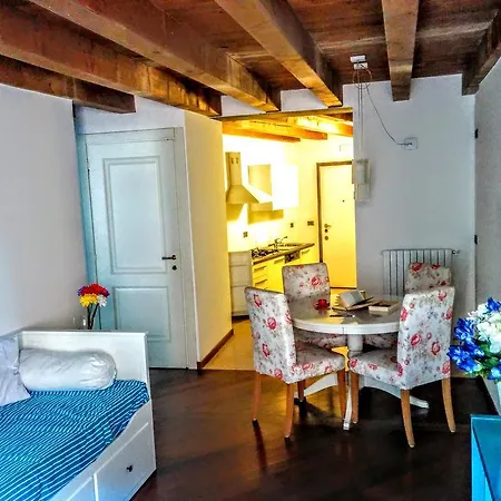 Διαμέρισμα Across The River And Into The Trees Βερόνα